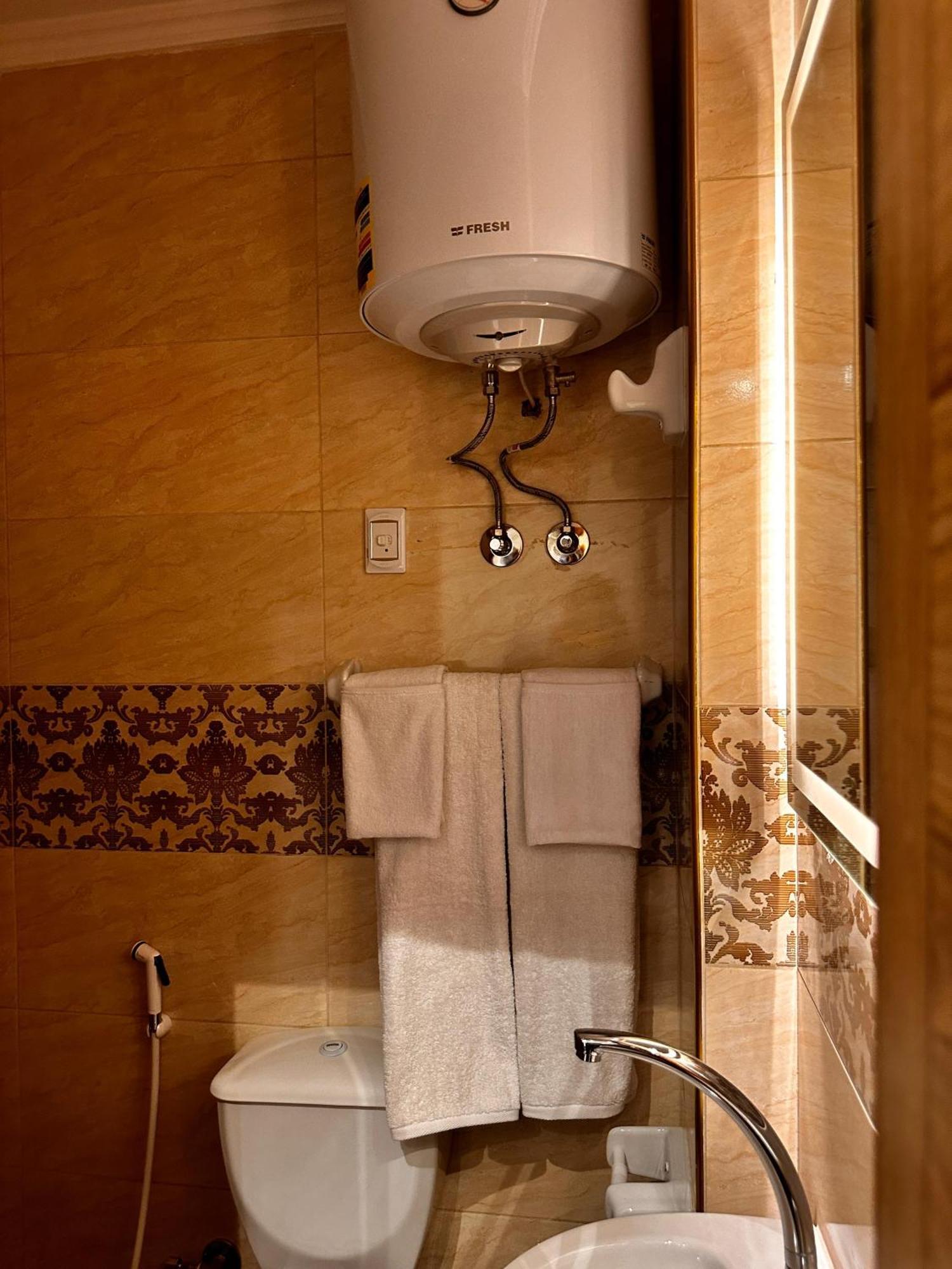 Pyramids On The Spot View Hotel Kafret el-Gabal Екстериор снимка