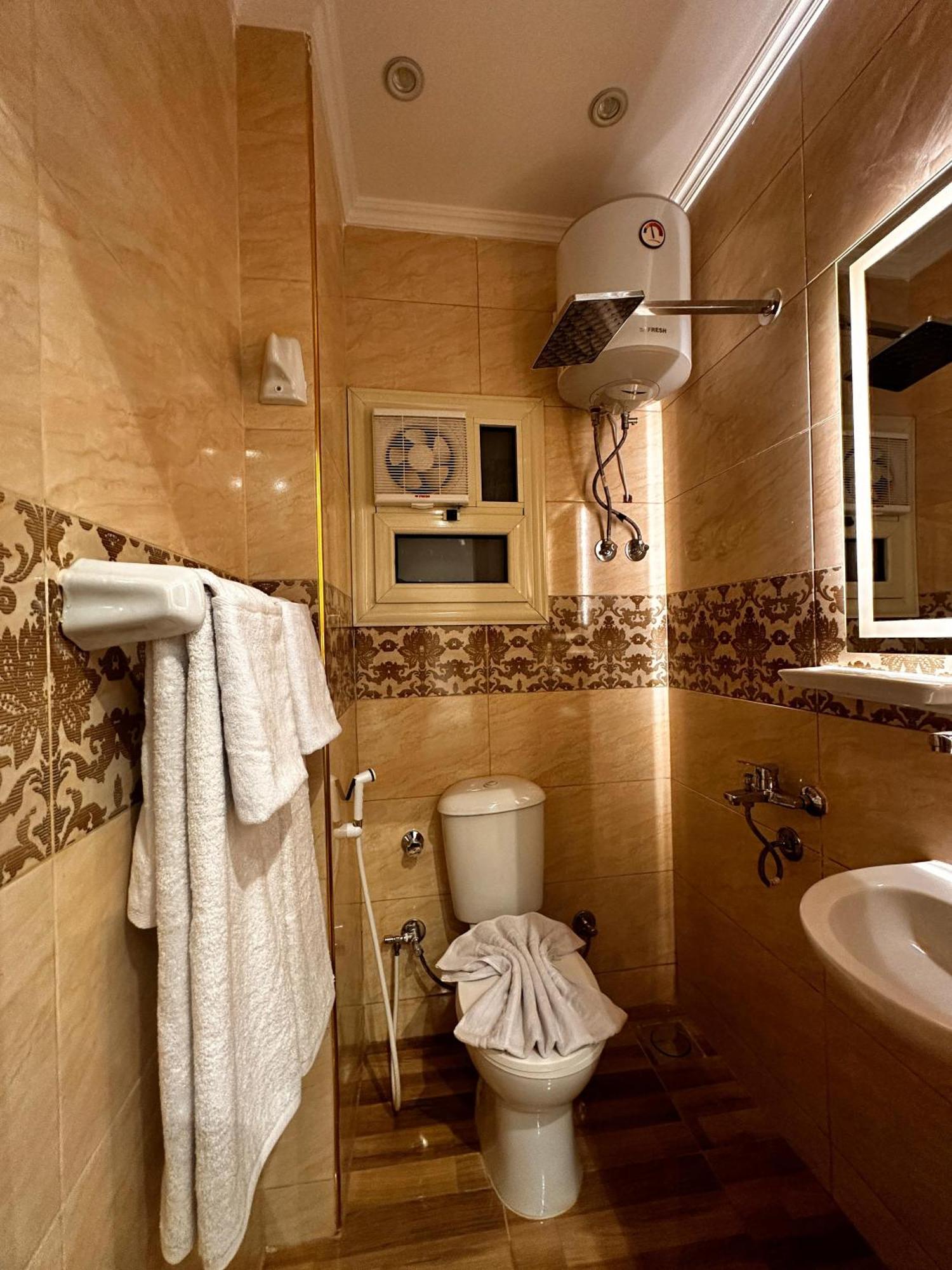Pyramids On The Spot View Hotel Kafret el-Gabal Екстериор снимка