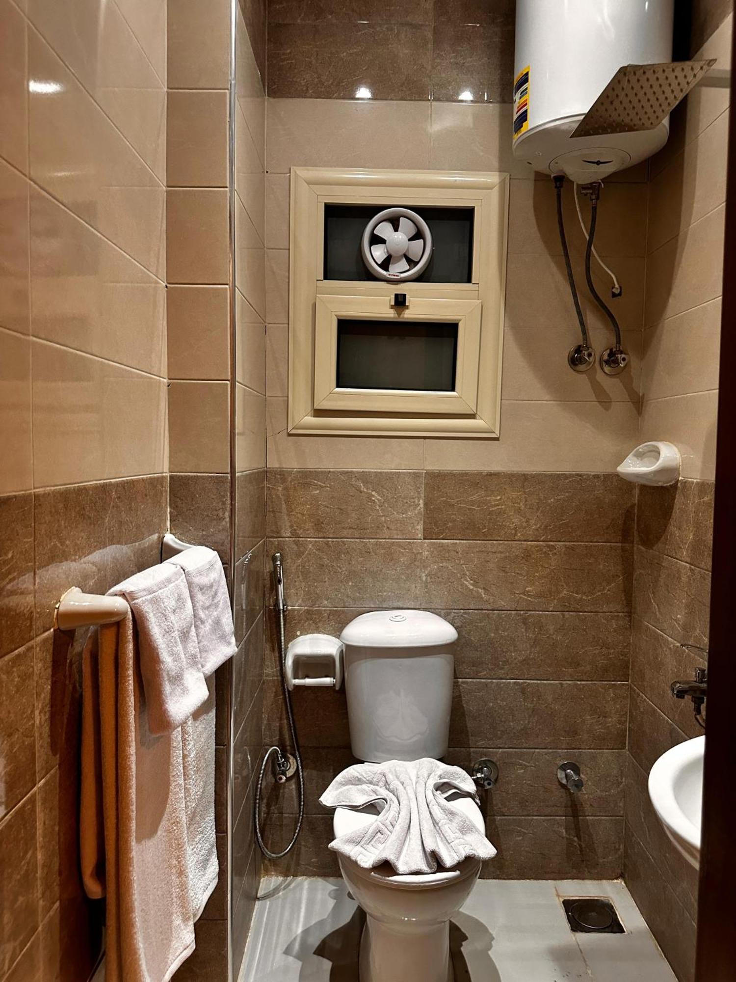 Pyramids On The Spot View Hotel Kafret el-Gabal Екстериор снимка