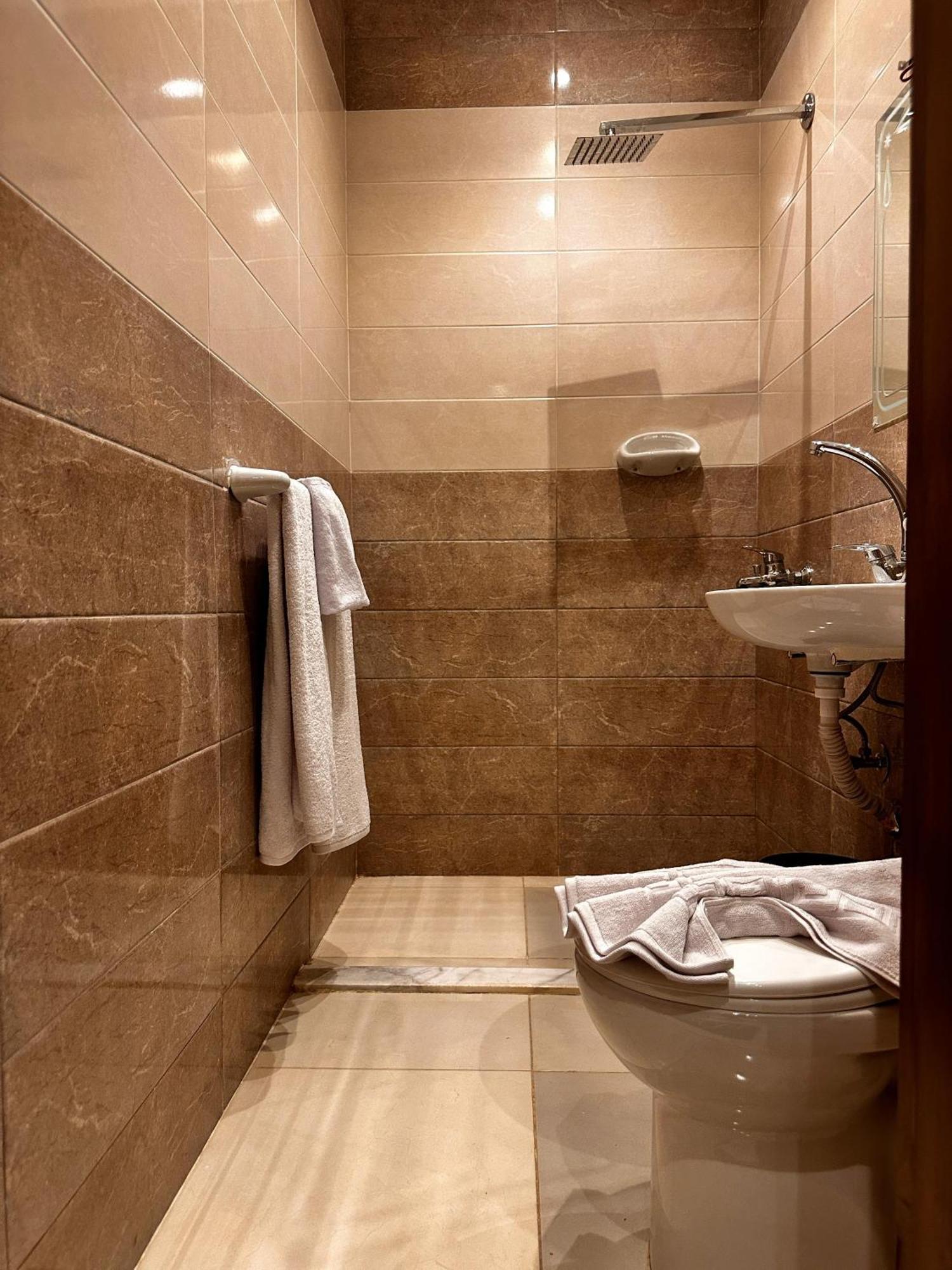 Pyramids On The Spot View Hotel Kafret el-Gabal Екстериор снимка