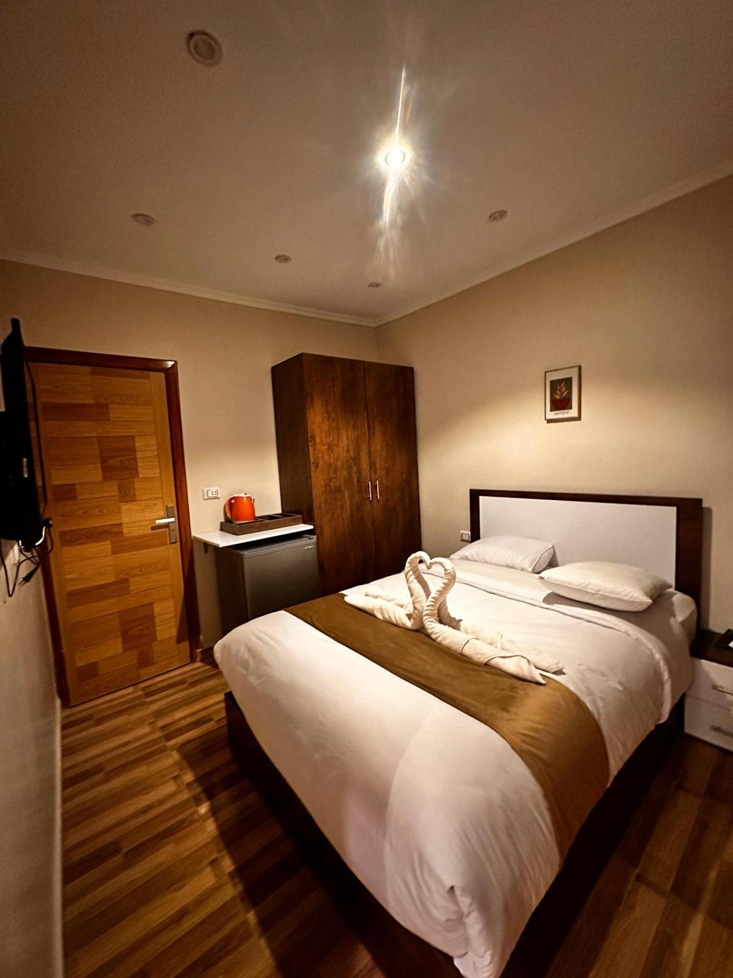 Pyramids On The Spot View Hotel Kafret el-Gabal Екстериор снимка