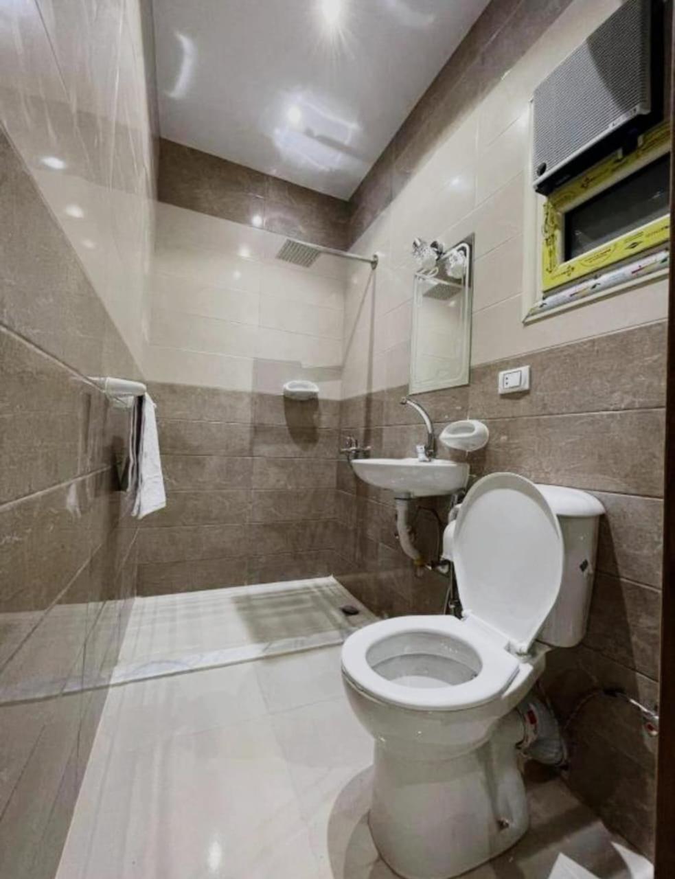 Pyramids On The Spot View Hotel Kafret el-Gabal Екстериор снимка