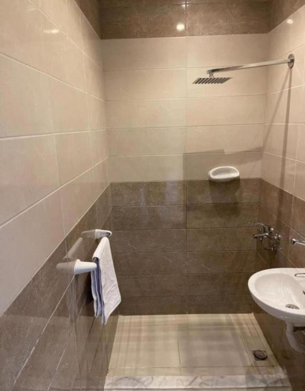 Pyramids On The Spot View Hotel Kafret el-Gabal Екстериор снимка